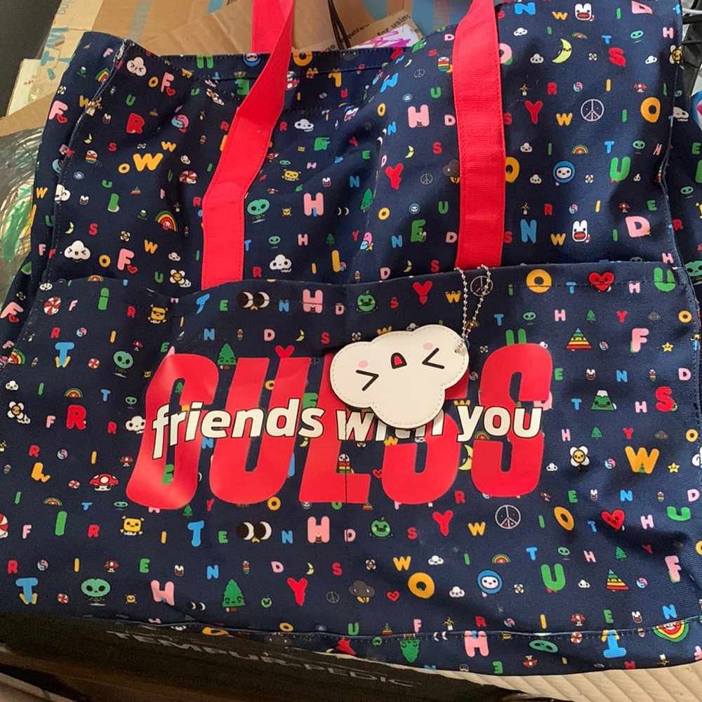 Guess tote